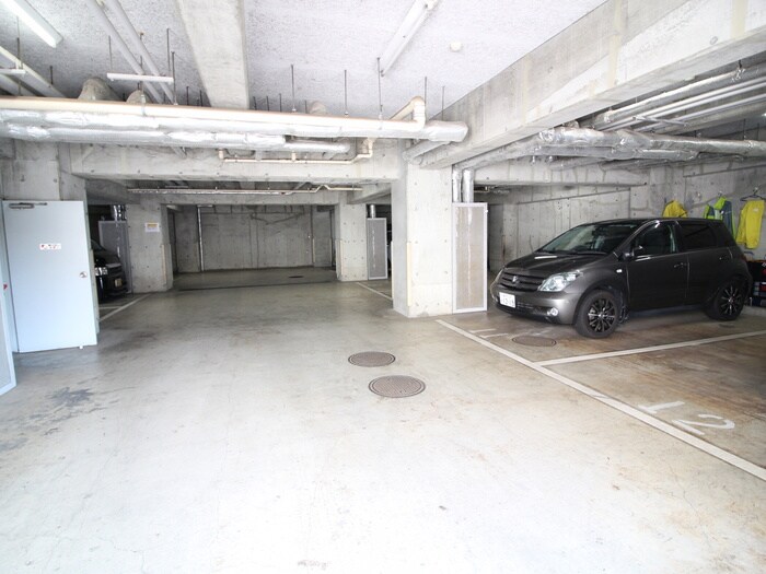 物件外観写真6　(駐車場)