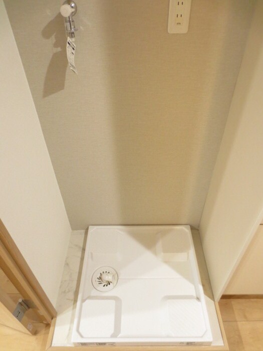 物件内観写真16　(洗濯機置場)