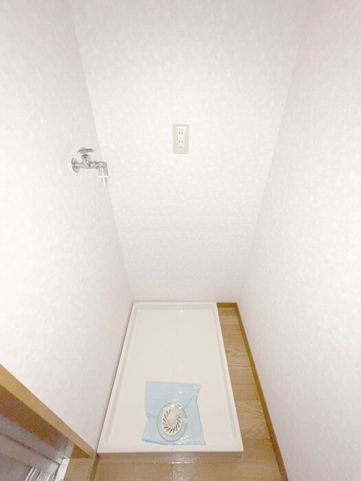 物件内観写真9　(洗濯機置場)