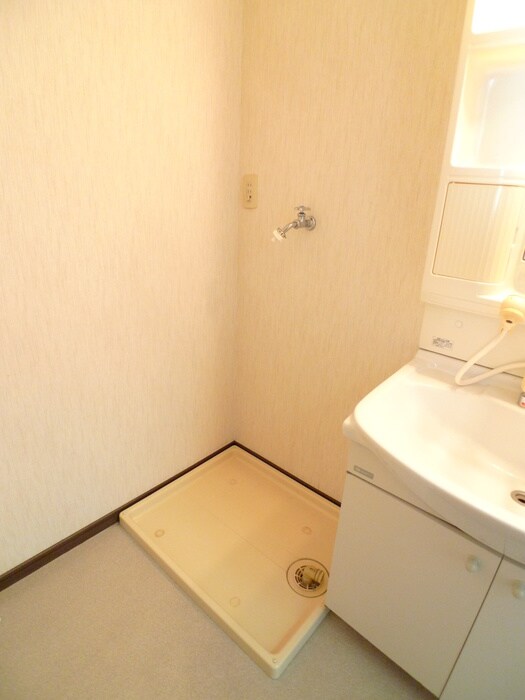 物件内観写真12　(洗濯機置場)