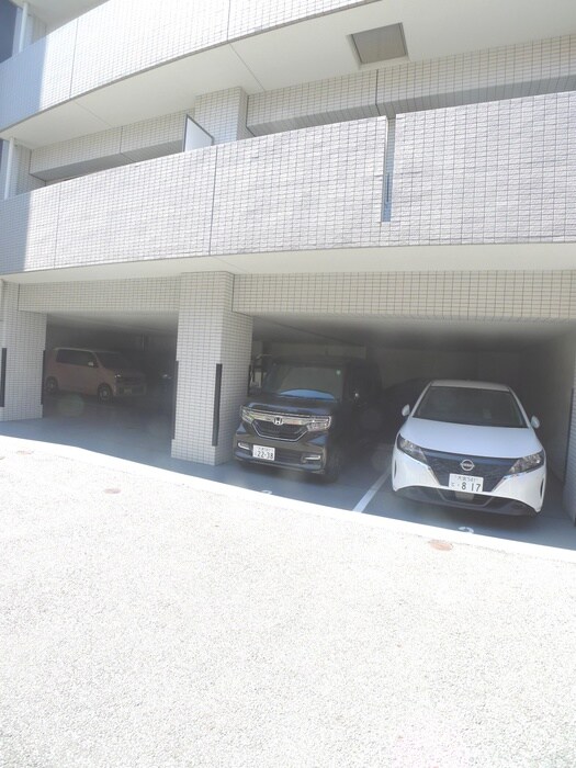 物件外観写真3　(駐車場)