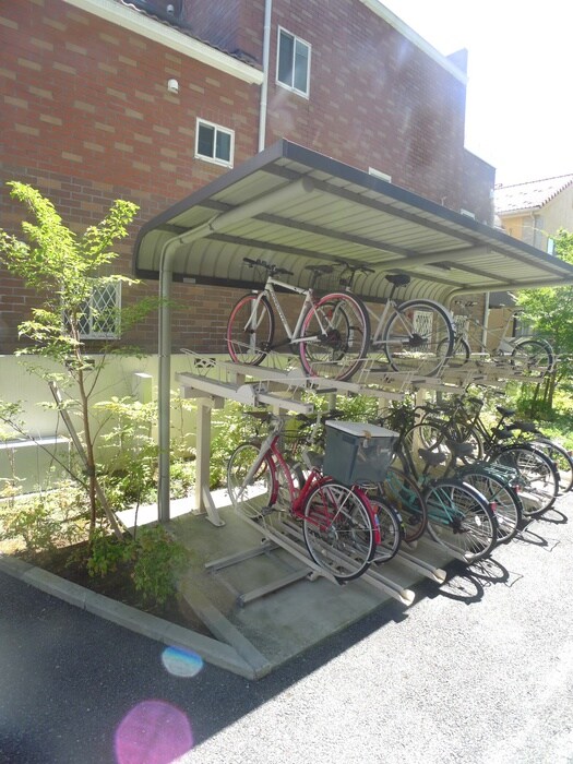 物件外観写真4　(駐輪場)