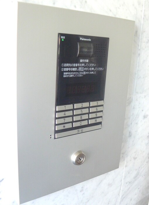 物件外観写真5　(エントランス部分)