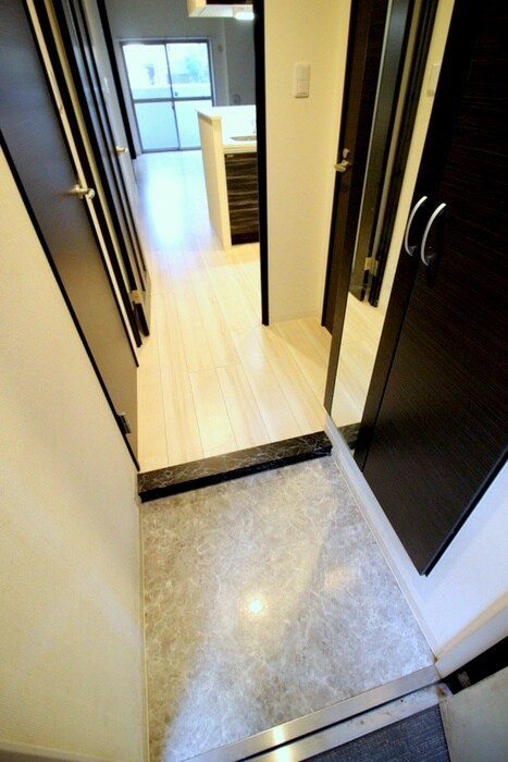 物件内観写真19　(玄関)