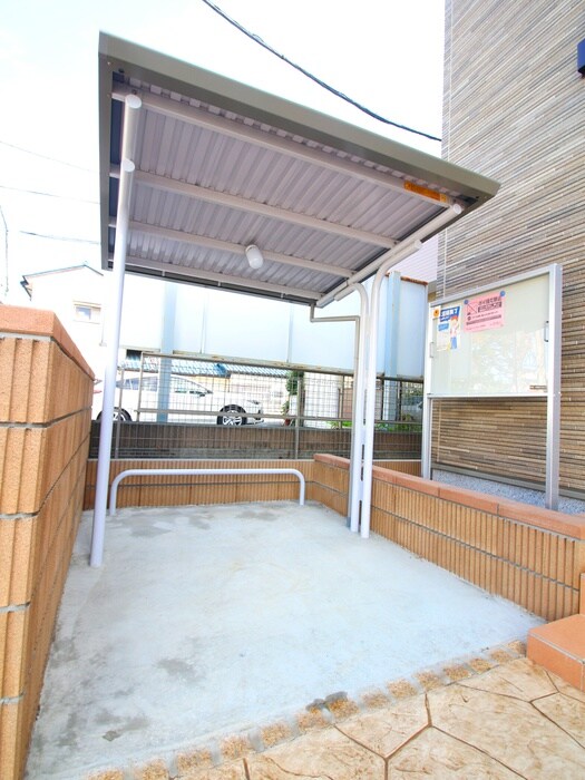 物件外観写真4　(駐輪場)