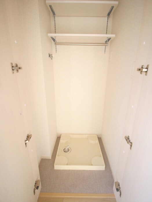 物件内観写真13　(洗濯機置場)