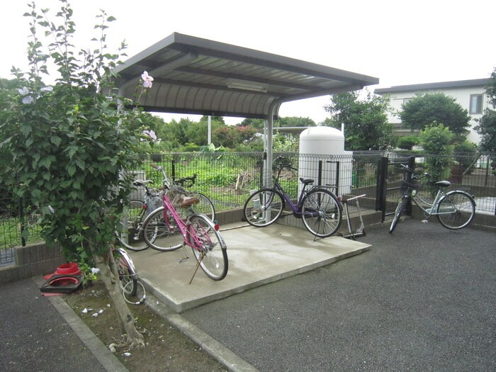 物件外観写真4　(駐輪場)