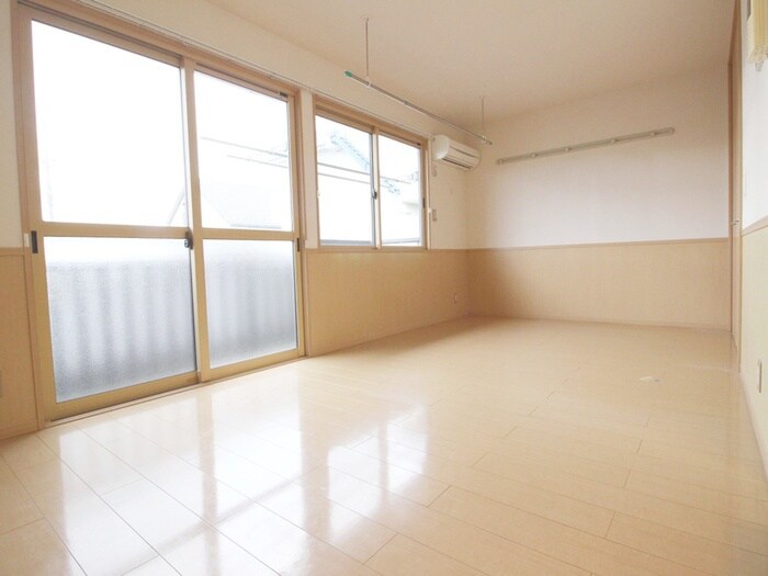 物件内観写真7　(室内からの展望)