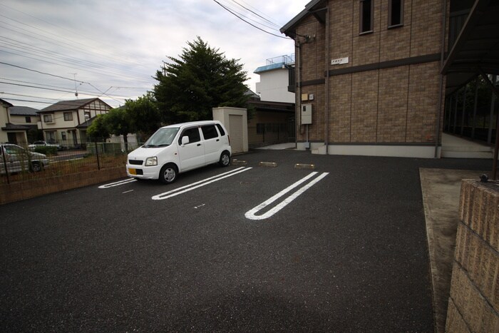 物件外観写真4　(駐車場)