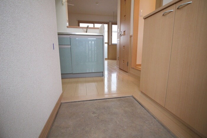 物件内観写真10　(玄関)