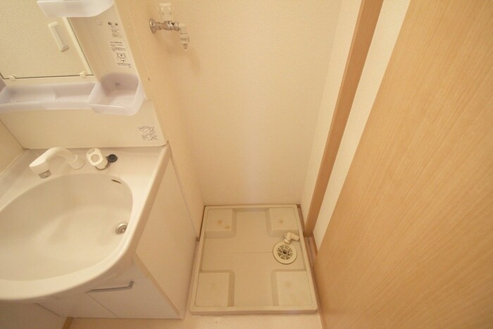 物件内観写真14　(洗濯機置場)