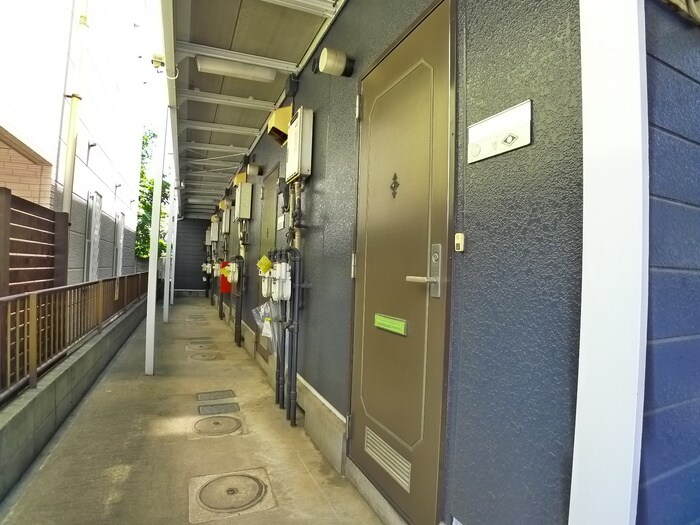 物件外観写真3　(エントランス部分)