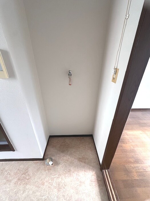 物件内観写真10　(洗濯機置場)