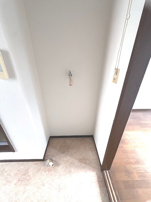 物件内観写真12　(洗濯機置場)