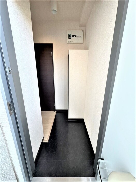 物件内観写真4　(玄関)