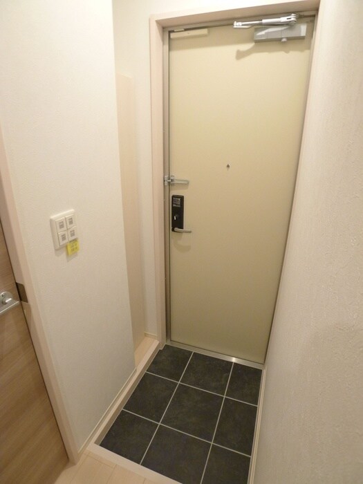 物件内観写真16　(玄関)