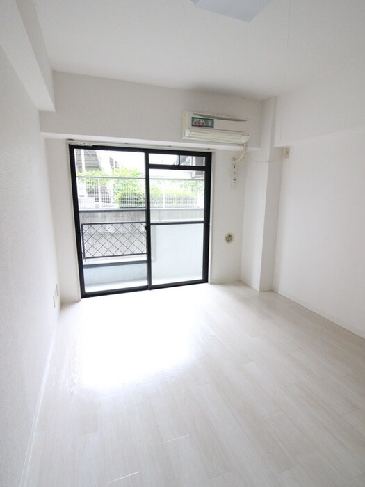 物件内観写真9　(室内からの展望)