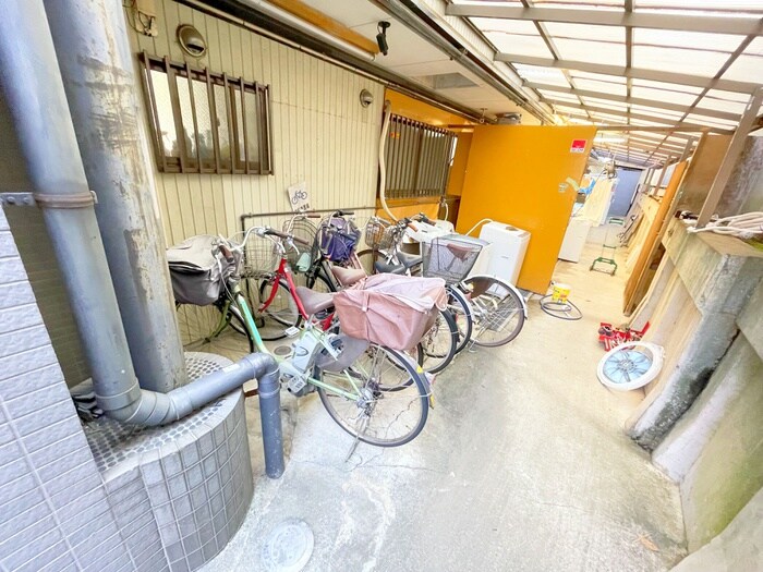 物件外観写真3　(駐輪場)