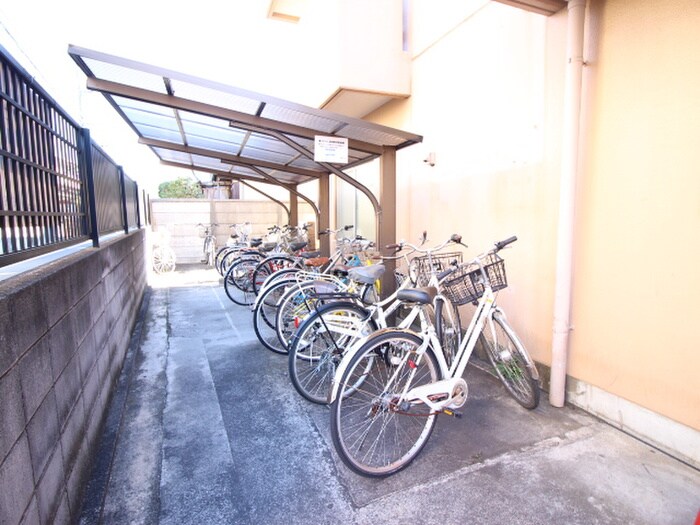 物件外観写真6　(駐輪場)
