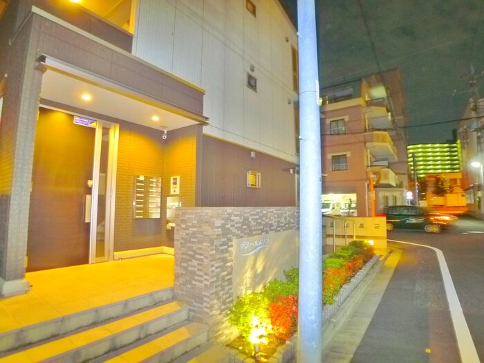 物件外観写真3　(エントランス部分)