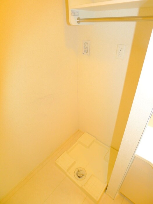 物件内観写真15　(洗濯機置場)