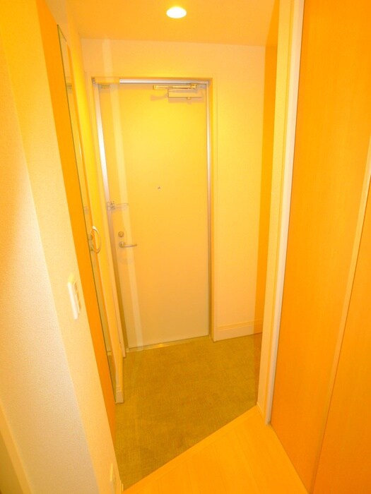 物件内観写真16　(玄関)