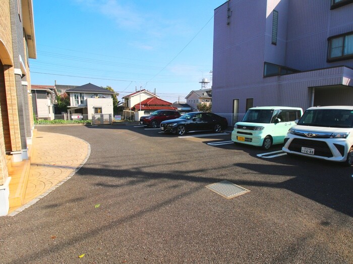 物件外観写真4　(駐車場)