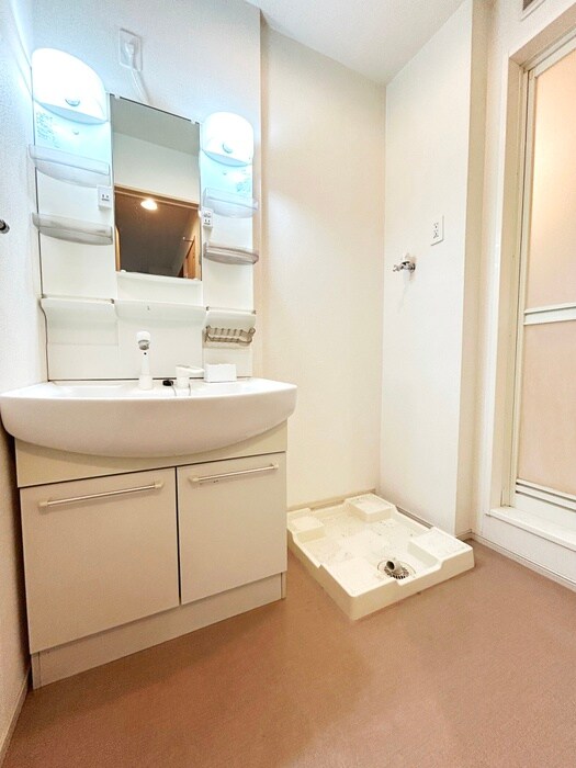 物件内観写真13　(洗濯機置場)