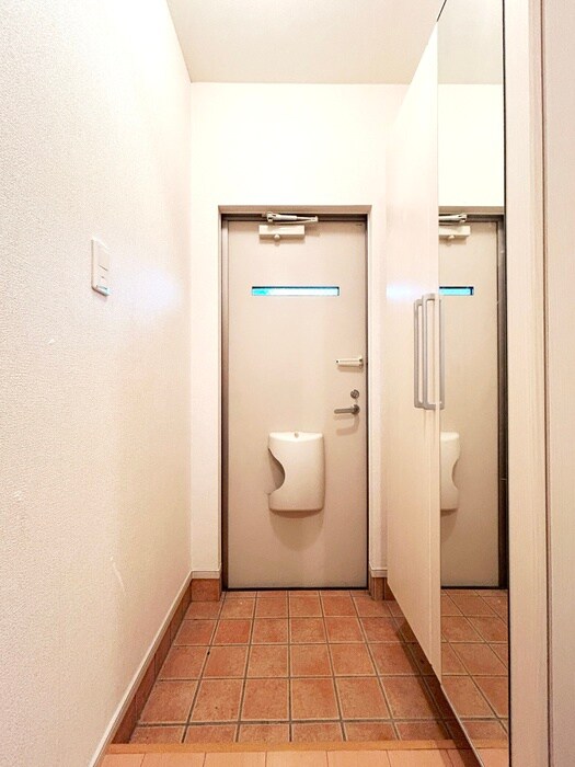 物件内観写真18　(玄関)