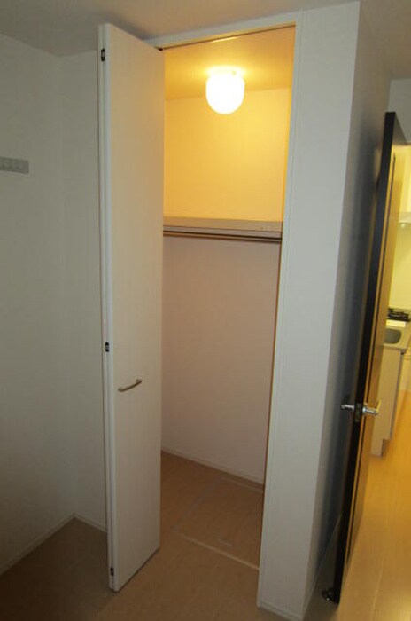 物件内観写真10　(収納)