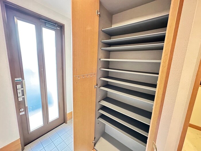 物件内観写真15　(玄関)