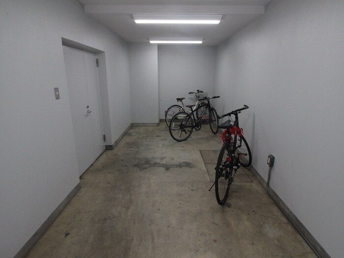 物件外観写真4　(駐輪場)