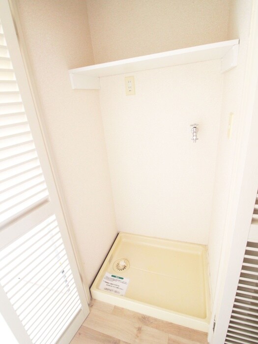 物件内観写真15　(洗濯機置場)