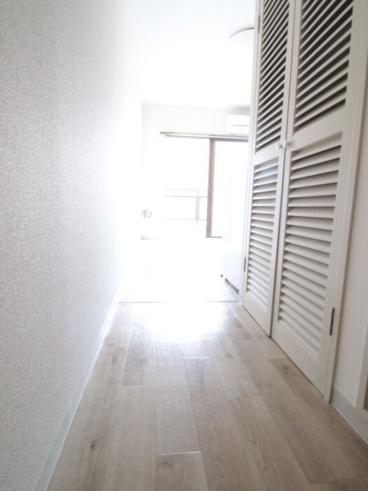 物件内観写真18　(廊下)