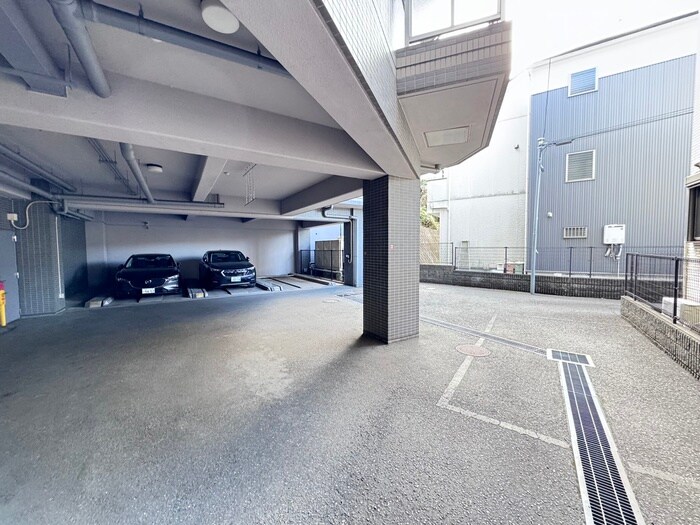 物件外観写真4　(駐車場)