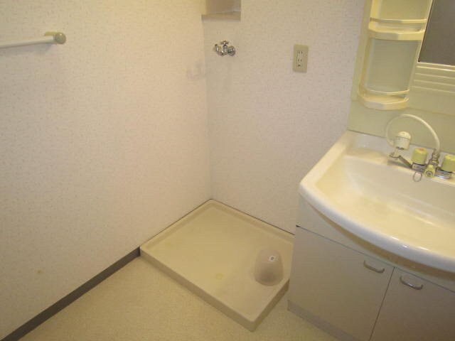 物件内観写真10　(洗濯機置場)