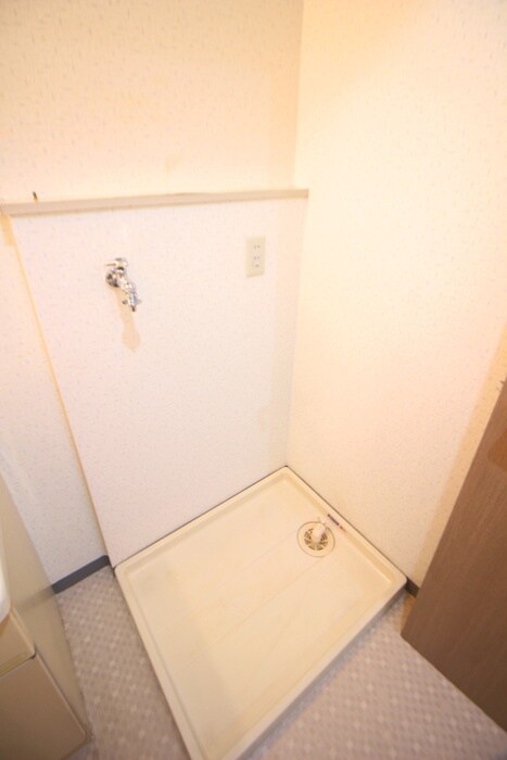 物件内観写真14　(洗濯機置場)