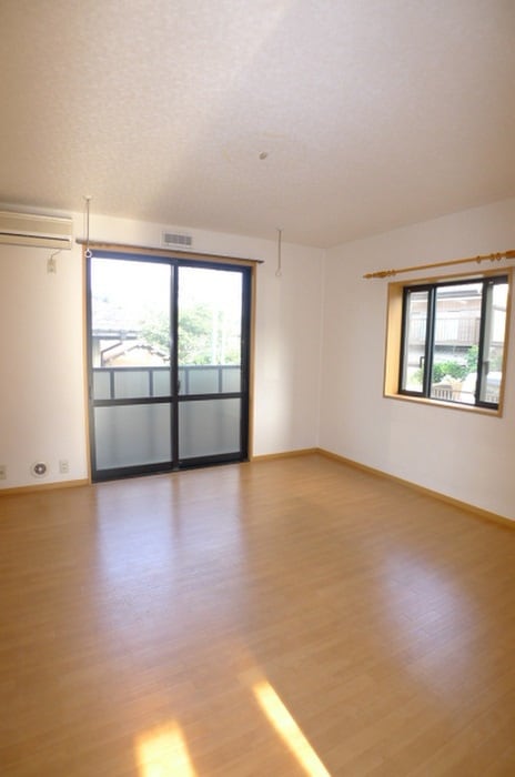 物件内観写真4　(室内からの展望)