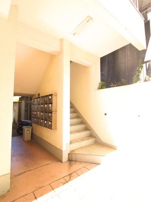 物件外観写真3　(エントランス部分)