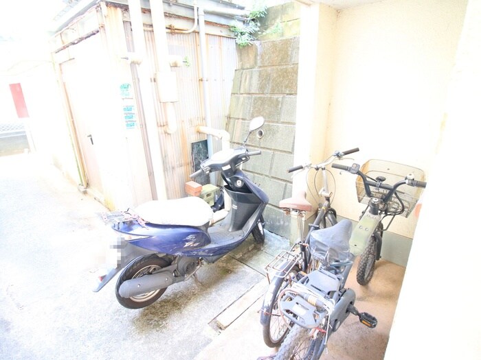 物件外観写真5　(駐輪場)