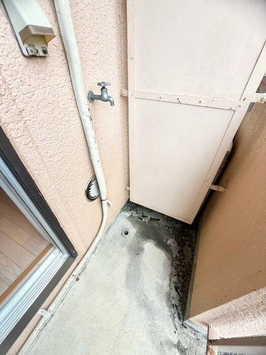 物件内観写真13　(洗濯機置場)