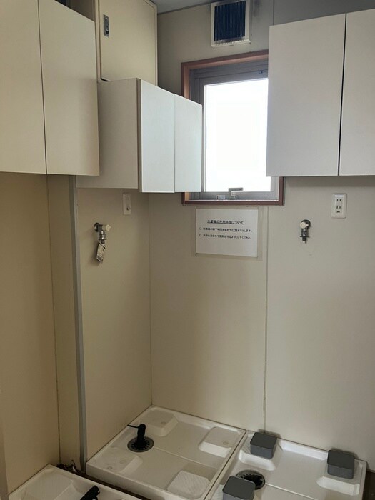 物件内観写真14　(洗濯機置場)