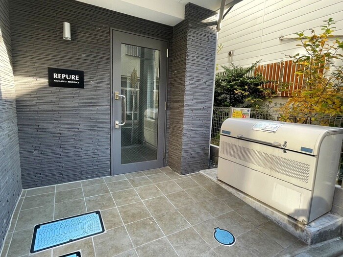 物件外観写真3　(エントランス部分)