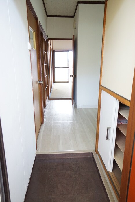 物件内観写真7　(玄関)