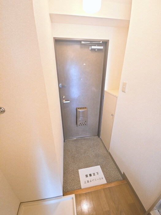 物件内観写真5　(玄関)