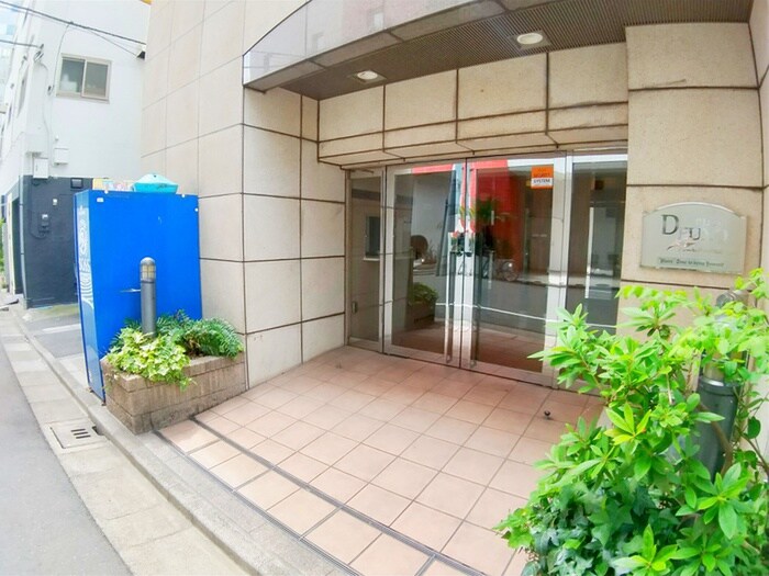 物件外観写真3　(エントランス部分)