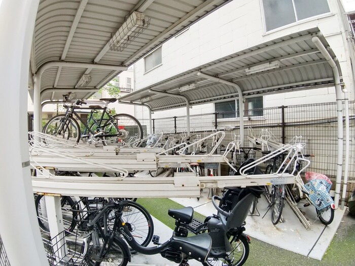 物件外観写真4　(駐輪場)