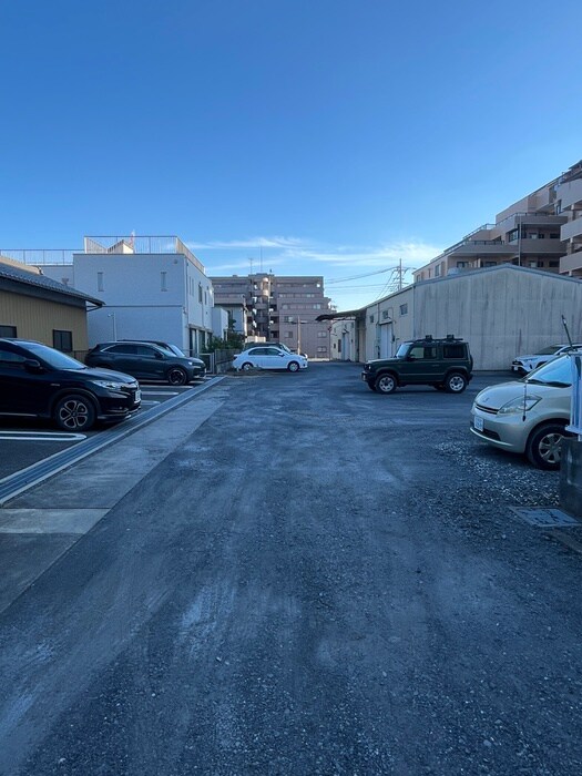 物件外観写真4　(駐車場)