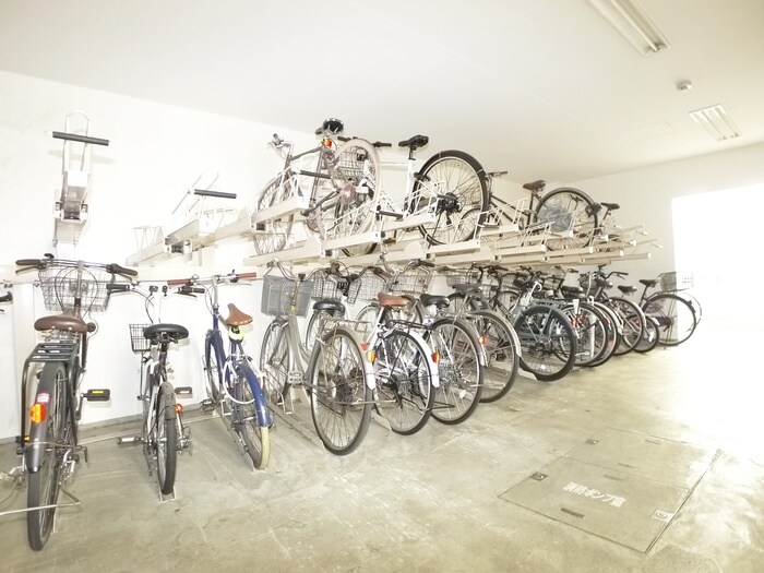 物件外観写真4　(駐輪場)