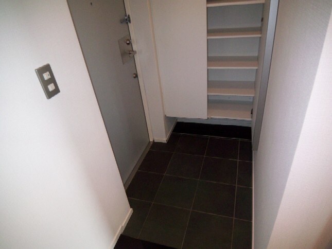 物件内観写真10　(玄関)